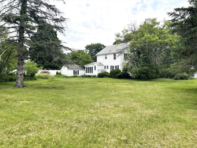 3 Lowell St, Burlington, MA 01803