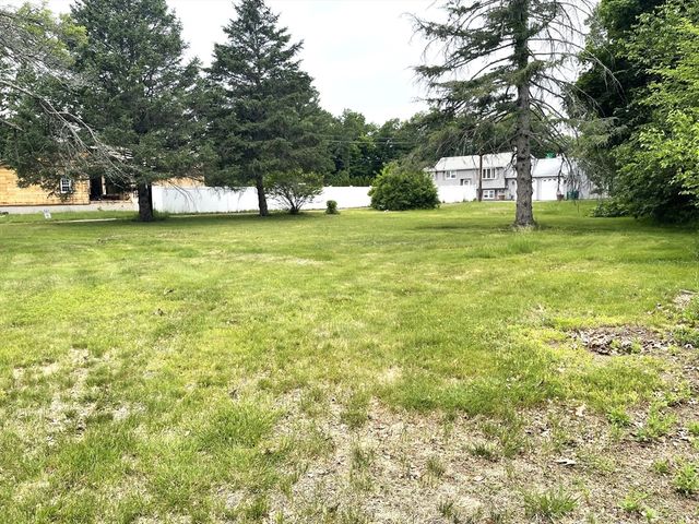 3 Lowell St, Burlington, MA 01803
