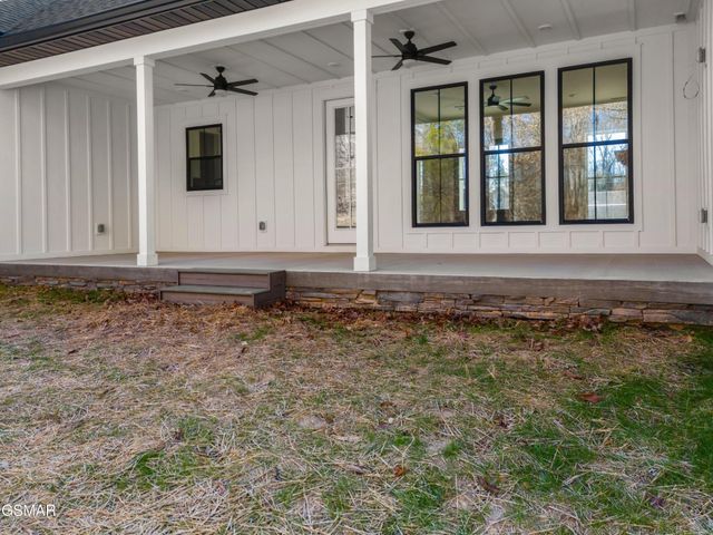 932 Bob O Drive, Dandridge, TN 37725