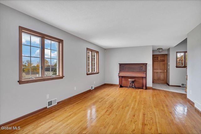 1306 Putnam Road, Rotterdam, NY 12306