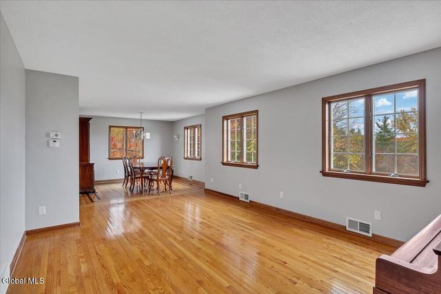 1306 Putnam Road, Rotterdam, NY 12306