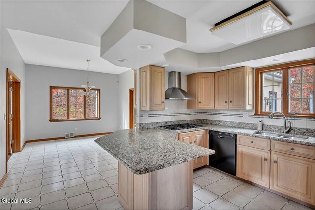 1306 Putnam Road, Rotterdam, NY 12306