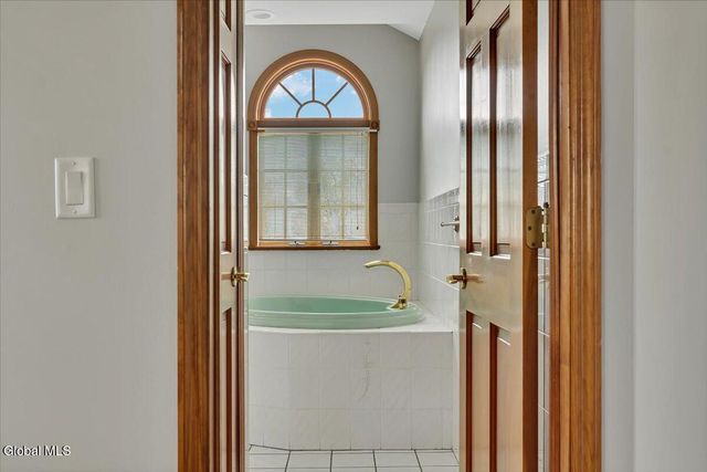 1306 Putnam Road, Rotterdam, NY 12306