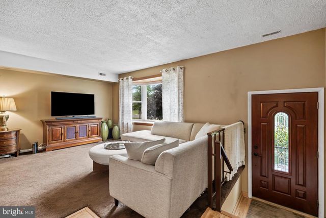 4104 BARNSTAPLE CT, Bensalem, PA 19020