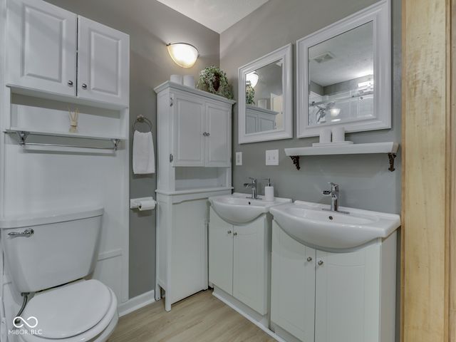 7828 Lofton Court, Indianapolis, IN 46239