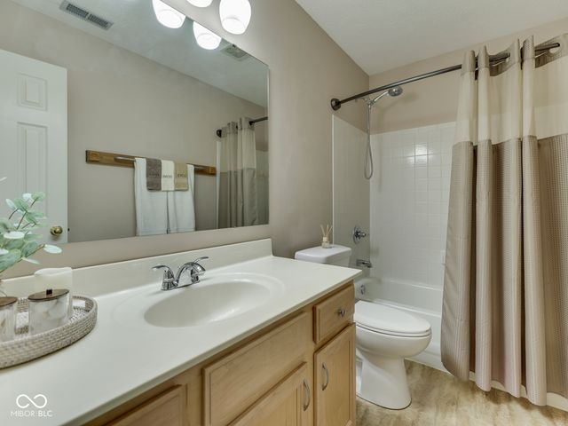 7828 Lofton Court, Indianapolis, IN 46239