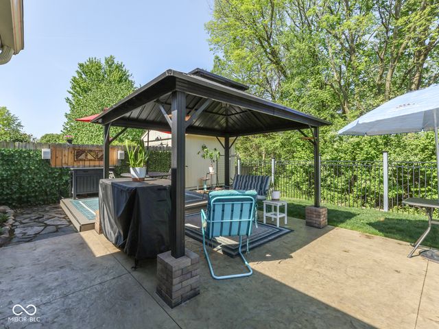 7828 Lofton Court, Indianapolis, IN 46239