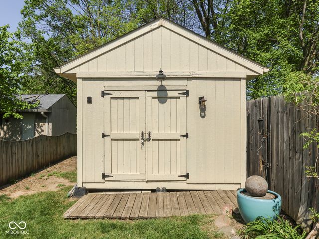 7828 Lofton Court, Indianapolis, IN 46239