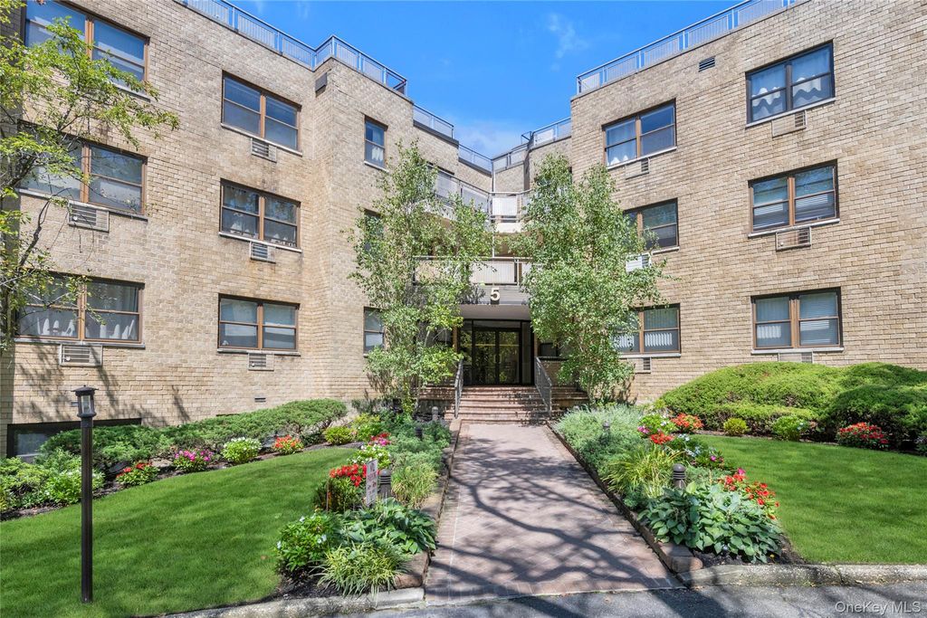 5 Schenck Avenue 3K, Great Neck, NY 11021