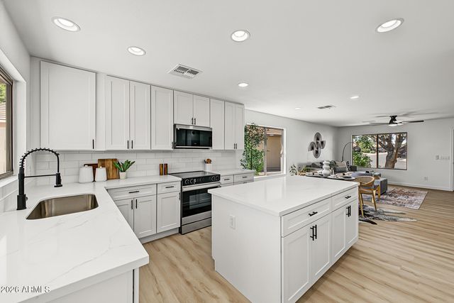 833 E PIMA Avenue, Apache Junction, AZ 85119