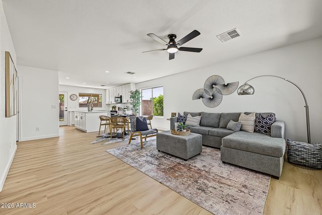 833 E PIMA Avenue, Apache Junction, AZ 85119