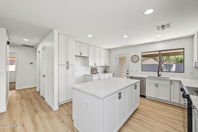 833 E PIMA Avenue, Apache Junction, AZ 85119