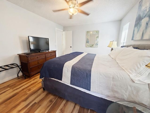 8425 CYPRESS LAKE CIRCLE, Sarasota, FL 34243