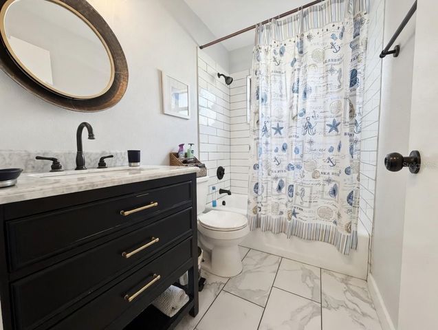 8425 CYPRESS LAKE CIRCLE, Sarasota, FL 34243