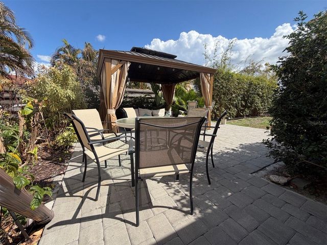 8425 CYPRESS LAKE CIRCLE, Sarasota, FL 34243