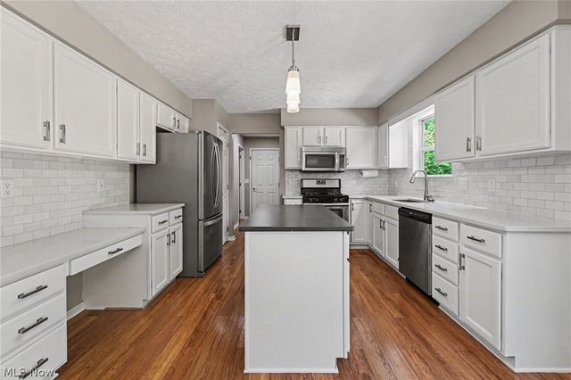 1023 Coopers Run, Amherst, OH 44001