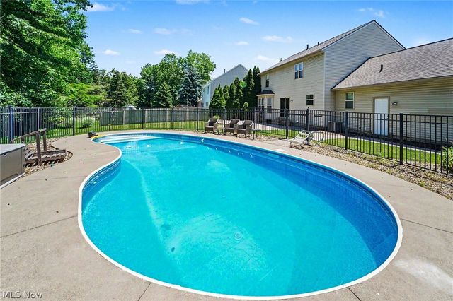 1023 Coopers Run, Amherst, OH 44001