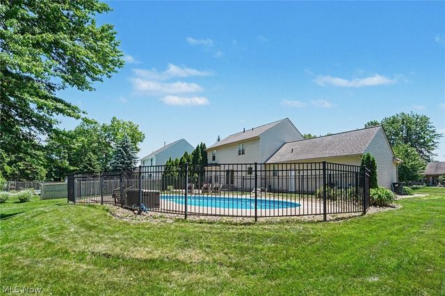 1023 Coopers Run, Amherst, OH 44001