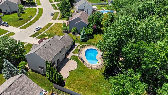 1023 Coopers Run, Amherst, OH 44001