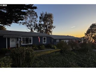 97818 HANSCAM Ln, Brookings, OR 97415