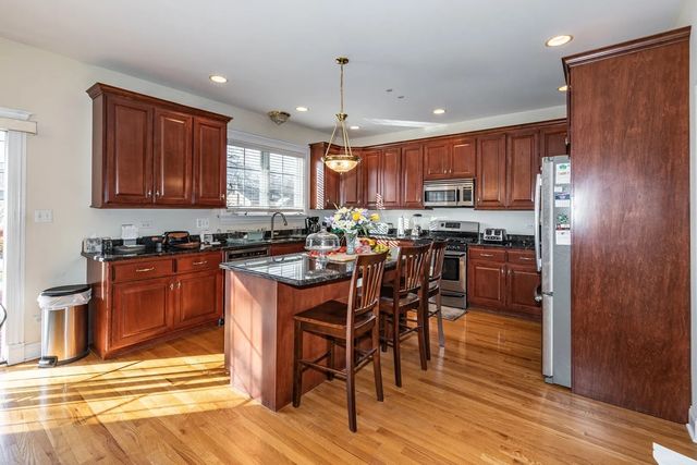 9322 S 83rd Court, Hickory Hills, IL 60457