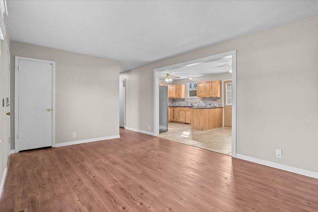 105 Mae Cir, Dickson, TN 37055