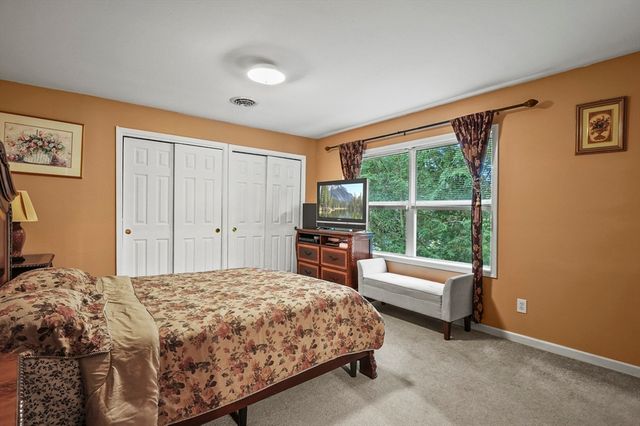12 West Avenue B, Webster, MA 01570