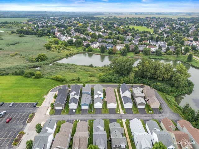 39W194 Water Way, Geneva, IL 60134