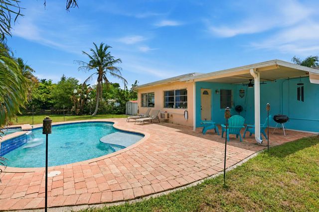 156 Granada Drive, Palm Springs, FL 33461