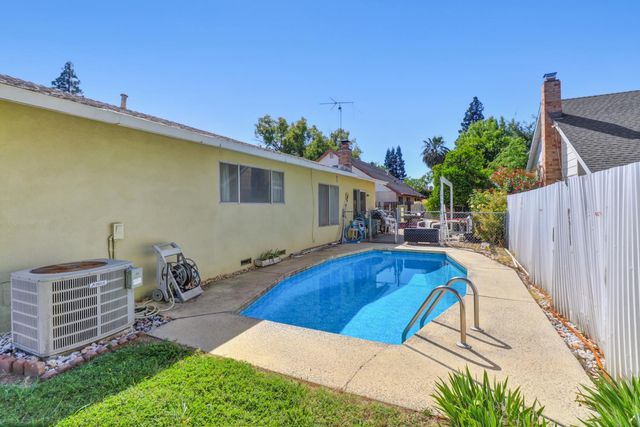 3142 Rosemont Dr, Sacramento, CA 95826