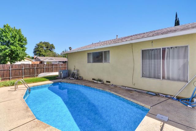 3142 Rosemont Dr, Sacramento, CA 95826