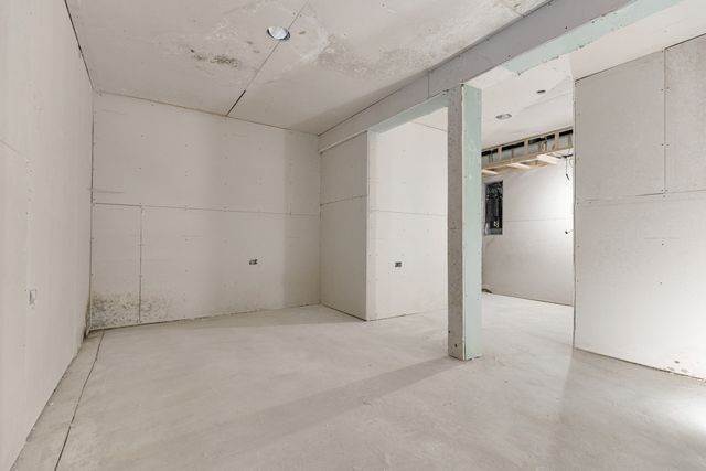 1904 W Berwyn Avenue, Chicago, IL 60640