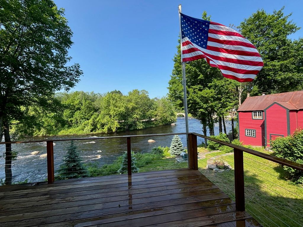 24 Ramsdell Road, Henniker, NH 03242