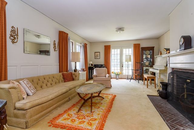 355 High St, Westwood, MA 02090