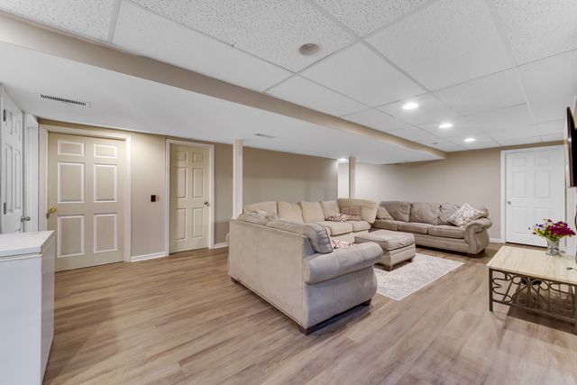 310 Fairwind Court, Montgomery, IL 60538