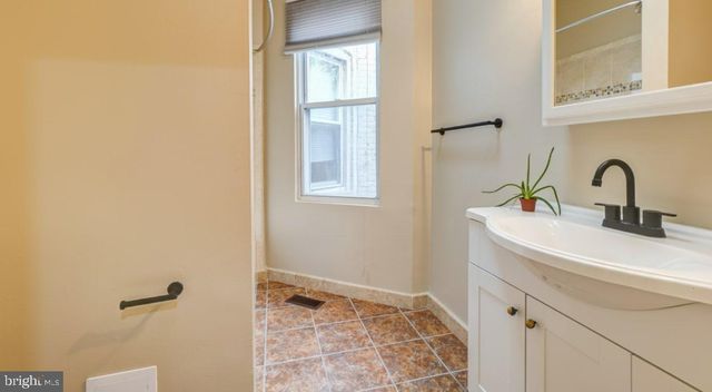 1434 F ST NE, Washington, DC 20002