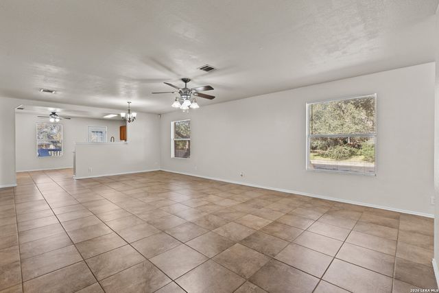 8840 TWIN OAKS CT, San Antonio, TX 78250