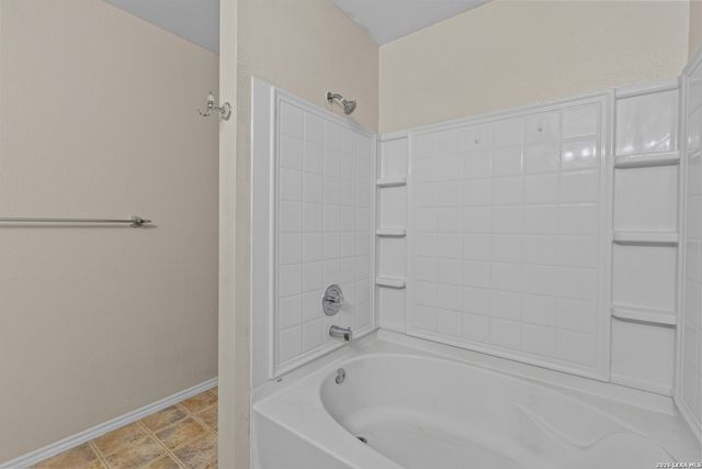 8840 TWIN OAKS CT, San Antonio, TX 78250