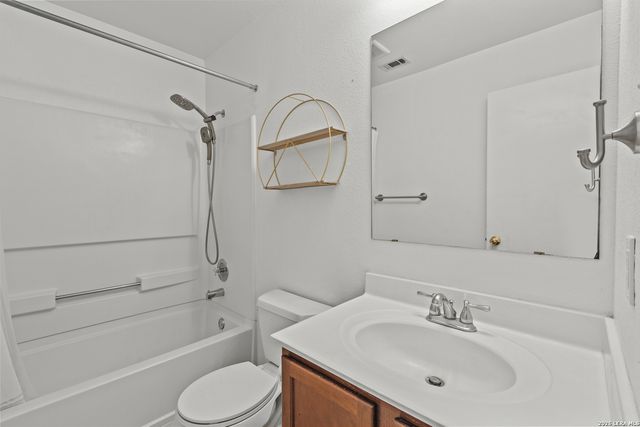 8840 TWIN OAKS CT, San Antonio, TX 78250