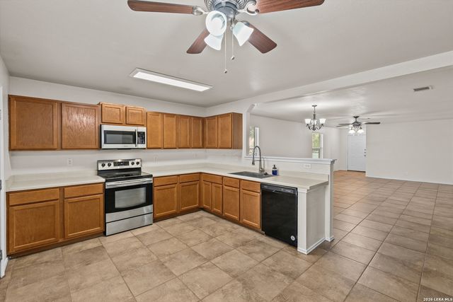 8840 TWIN OAKS CT, San Antonio, TX 78250