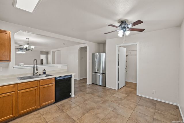 8840 TWIN OAKS CT, San Antonio, TX 78250