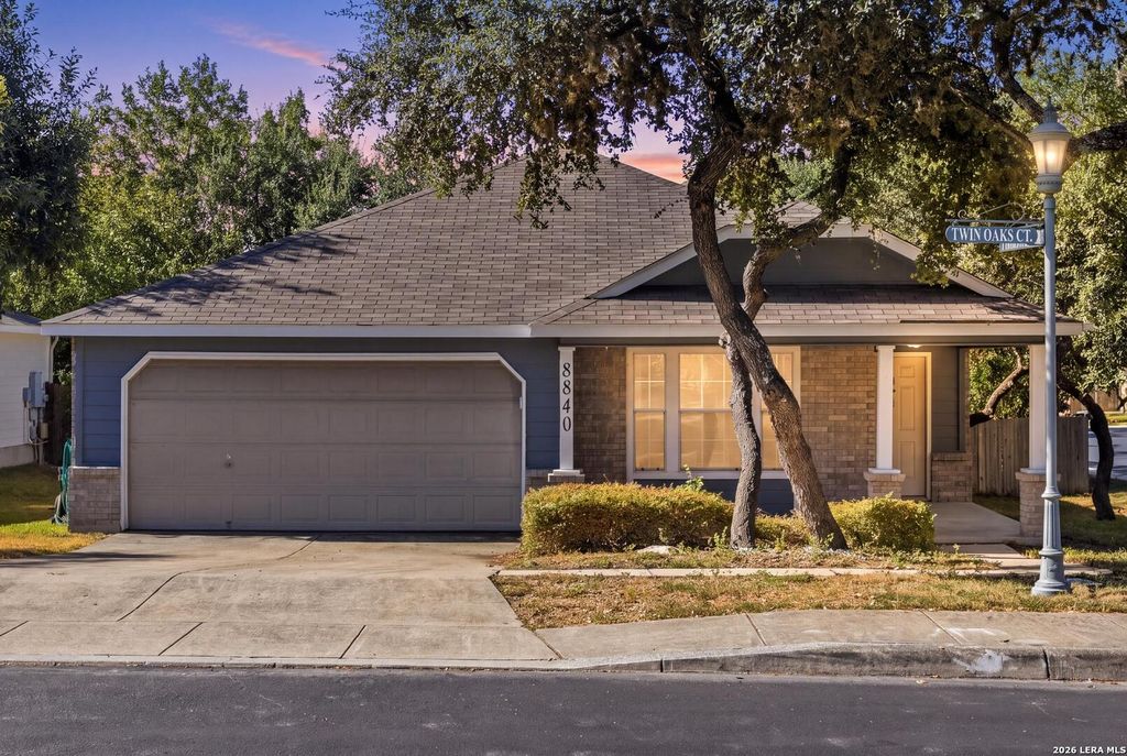 8840 TWIN OAKS CT, San Antonio, TX 78250
