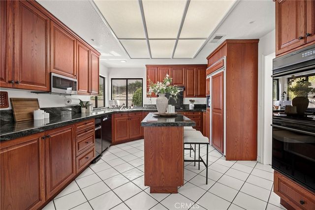 240 S Willowcreek Lane, Anaheim, CA 92808