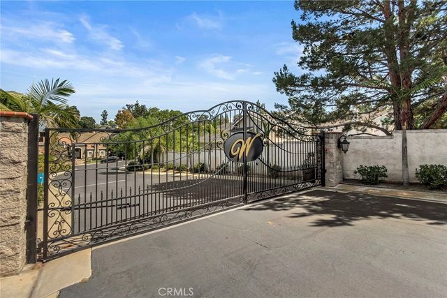 240 S Willowcreek Lane, Anaheim, CA 92808