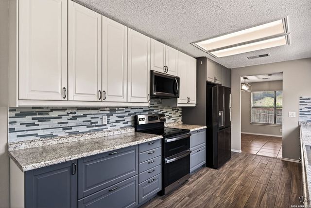 9302 LIMESTONE HL, San Antonio, TX 78254