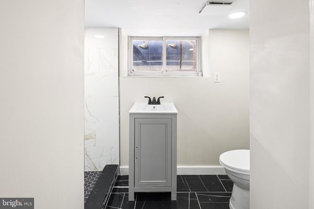 2437 S BEULAH ST, Philadelphia, PA 19148