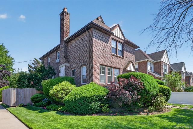 49 Bixley Heath, Lynbrook, NY 11563