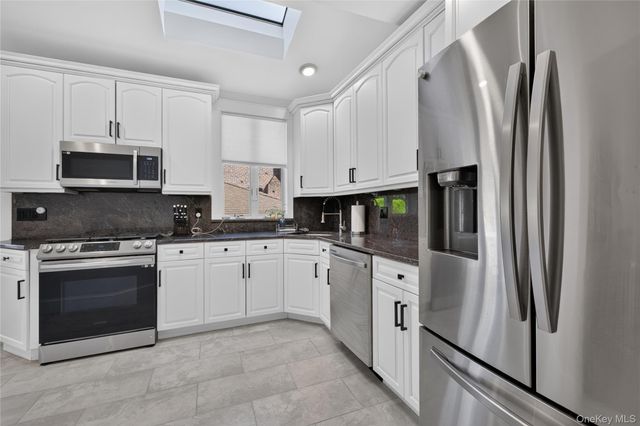 49 Bixley Heath, Lynbrook, NY 11563