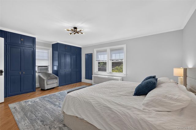 49 Bixley Heath, Lynbrook, NY 11563