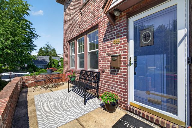49 Bixley Heath, Lynbrook, NY 11563